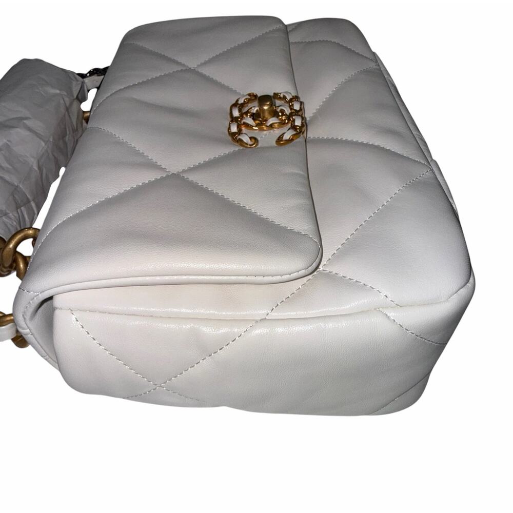 New Chanel medium 19 flap bag in white lambskin gold & silver tone hardware - Picture 7 of 13